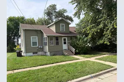 526 N Hunt Avenue, Freeport, IL 61032 - Photo 1