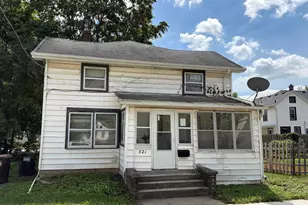 321 W Carpenter, Freeport, IL 61032 - Photo 1
