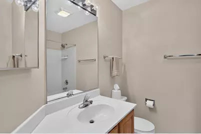 1970 Gary #B Court, Schaumburg, IL 60193 - Photo 15