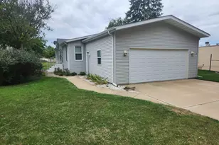 411 Spruce Dr, Belvidere, IL 61008 - Photo 1