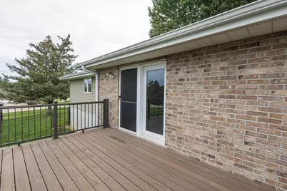 913 Arrowhead Drive, East Dubuque, IL 61025 - Photo 5