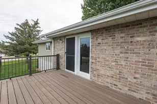913 Arrowhead Dr, East Dubuque, IL 61025 - Photo 5