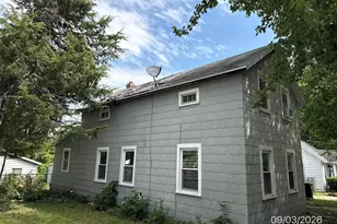 620 W Ringold St, Freeport, IL 61032 - Photo 3