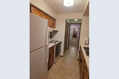 817 Cheshire Court Unit #1, Freeport, IL 61032 - Photo 5