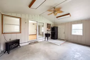 8482 N Creek Rd, Roscoe, IL 61073 - Photo 9