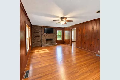 12096 Saunders Road, Pecatonica, IL 61063 - Photo 3