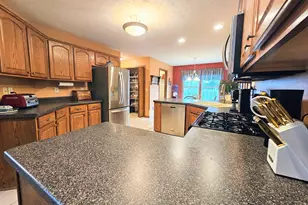 2031 Meyers St, Belvidere, IL 61008 - Photo 9