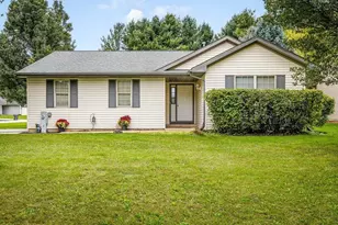 101 SW Gables Dr, Poplar Grove, IL 61065 - Photo 1