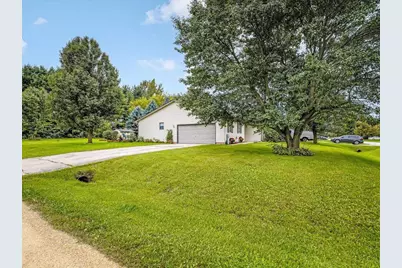101 SW Gables Drive, Poplar Grove, IL 61065 - Photo 3