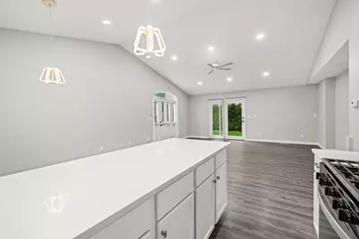 112 SE Liverpool Drive, Poplar Grove, IL 61065 - Photo 11