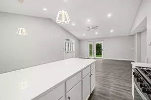 112 SE Liverpool Dr, Poplar Grove, IL 61065 - Photo 11