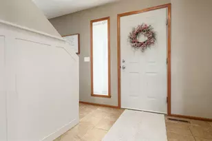 651 Ashleigh Ln, Roscoe, IL 61073 - Photo 5