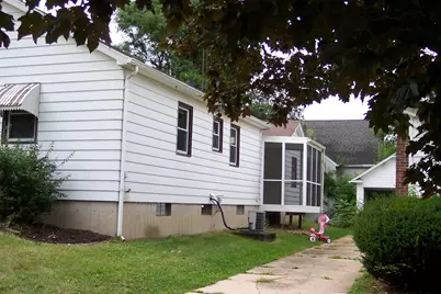 836 W Empire Street, Freeport, IL 61032 - Photo 3