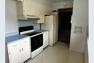 836 W Empire Street, Freeport, IL 61032 - Photo 9