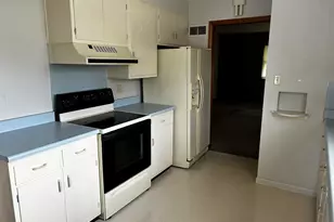 836 W Empire St, Freeport, IL 61032 - Photo 9