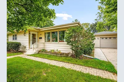 611 E 6th Street, Belvidere, IL 61008 - Photo 1