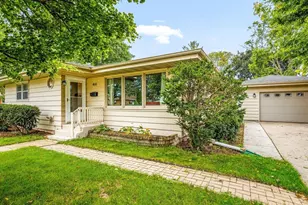 611 E 6th St, Belvidere, IL 61008 - Photo 1