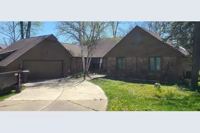 2525 Royal Oaks Drive, Freeport, IL 61032 - Photo 1