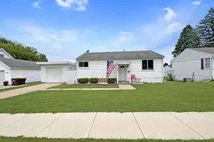 858 W Cleveland St, Freeport, IL 61032 - Photo 1