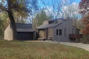 2 Sylvan Ct, Galena, IL 61036 - Photo 1