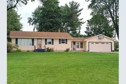 852 W Fairgrounds Road, Freeport, IL 61032 - Photo 1