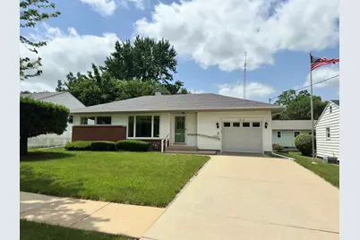 1212 S McKinley Avenue, Freeport, IL 61032 - Photo 1