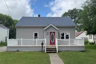 806 McKinley Ave, Belvidere, IL 61008 - Photo 1