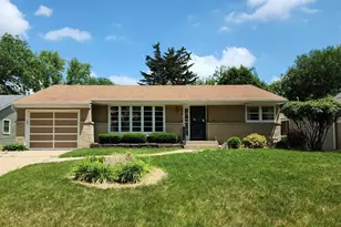 716 Parkside Dr, Rockford, IL 61108 - Photo 1
