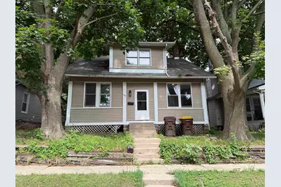 1327 S Walnut Avenue, Freeport, IL 61032 - Photo 1