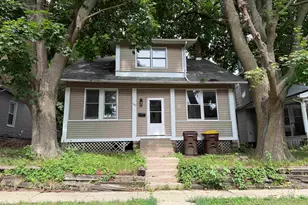 1327 S Walnut Ave, Freeport, IL 61032 - Photo 1