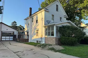 316 W American St, Freeport, IL 61032 - Photo 1