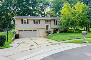 2108 Yellowstone Ct, Freeport, IL 61032 - Photo 1