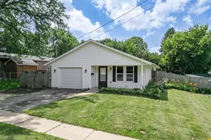 551 W Menomonie St, Belvidere, IL 61008 - Photo 1