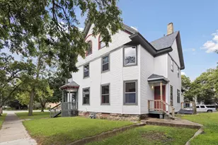 541 Woodlawn Ave, Rockford, IL 61103 - Photo 1