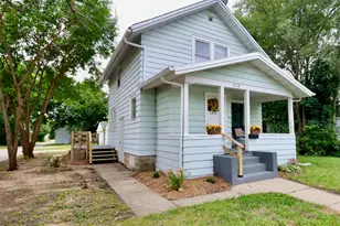 1318 Custer Ave, Rockford, IL 61103 - Photo 1