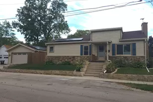 1543 W Hurd St, Freeport, IL 61032 - Photo 1