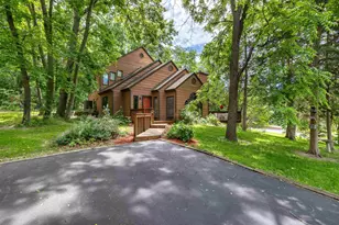 2 Canterbury Ct, Galena, IL 61036 - Photo 1