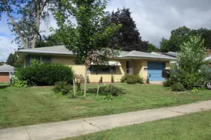 1468 S Carroll Ave, Freeport, IL 61032 - Photo 1