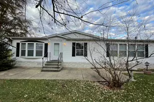 562 Seasons Pkwy, Belvidere, IL 61008 - Photo 1