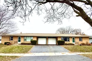 402 Elmwood Dr, Belvidere, IL 61008 - Photo 1