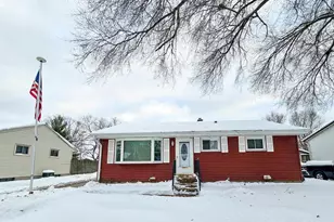 1105 Colonial Dr, Machesney Park, IL 61115 - Photo 1