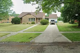 110 W 1st St, Mount Morris, IL 61054 - Photo 1