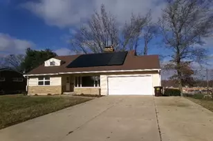 1435 Bolkinwood Dr, Freeport, IL 61032 - Photo 1