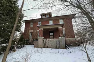 1629 W Harrison St, Freeport, IL 61032 - Photo 1