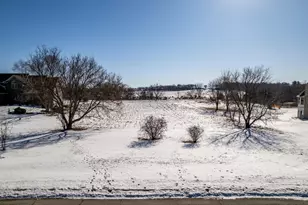 8915 Overlook Dr, Roscoe, IL 61073 - Photo 1