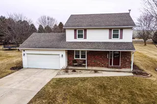 102 Windward Ln, Rochelle, IL 61068 - Photo 1