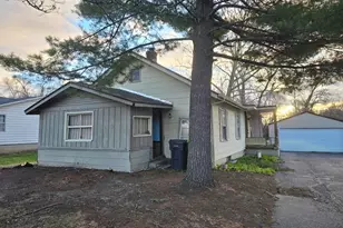 2907 Vinton Ave, Rockford, IL 61101 - Photo 1
