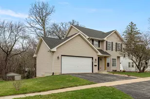 918 Julien St, Belvidere, IL 61008 - Photo 1