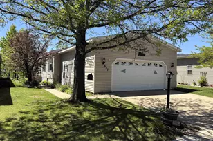 537 Park Ave, Belvidere, IL 61008 - Photo 1