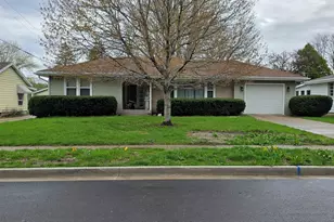 1427 S Blackhawk, Freeport, IL 61032 - Photo 1